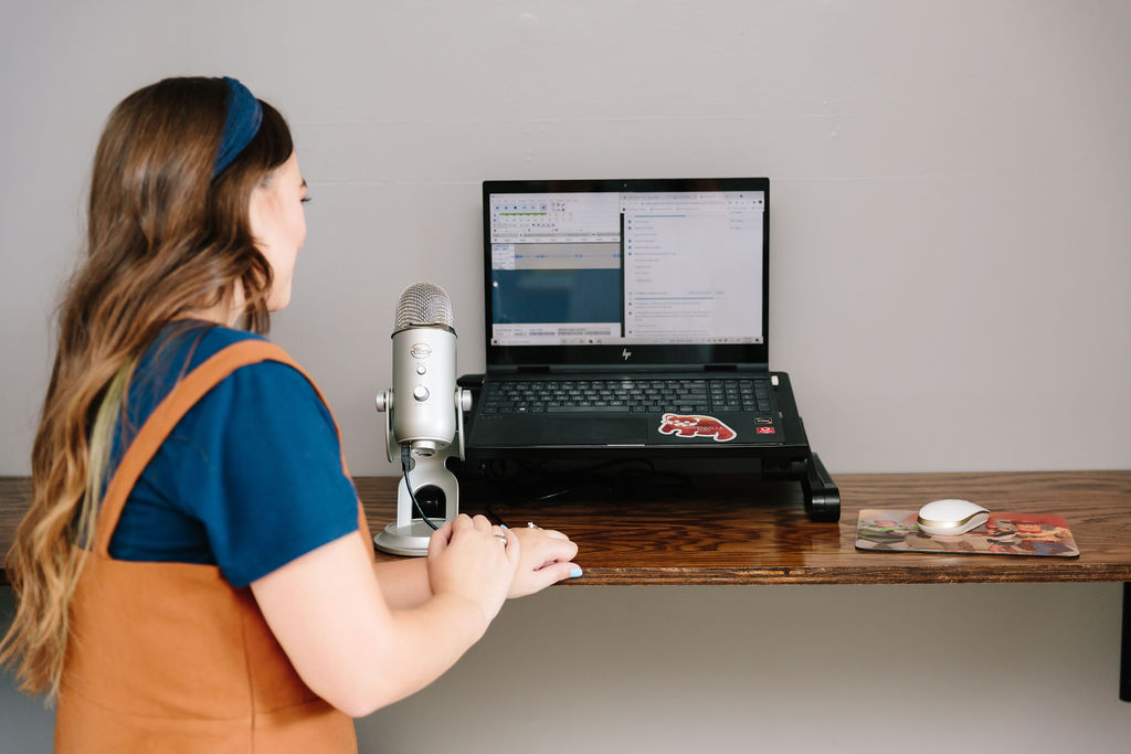 Featured Image for "What Does a Copywriter Do?"